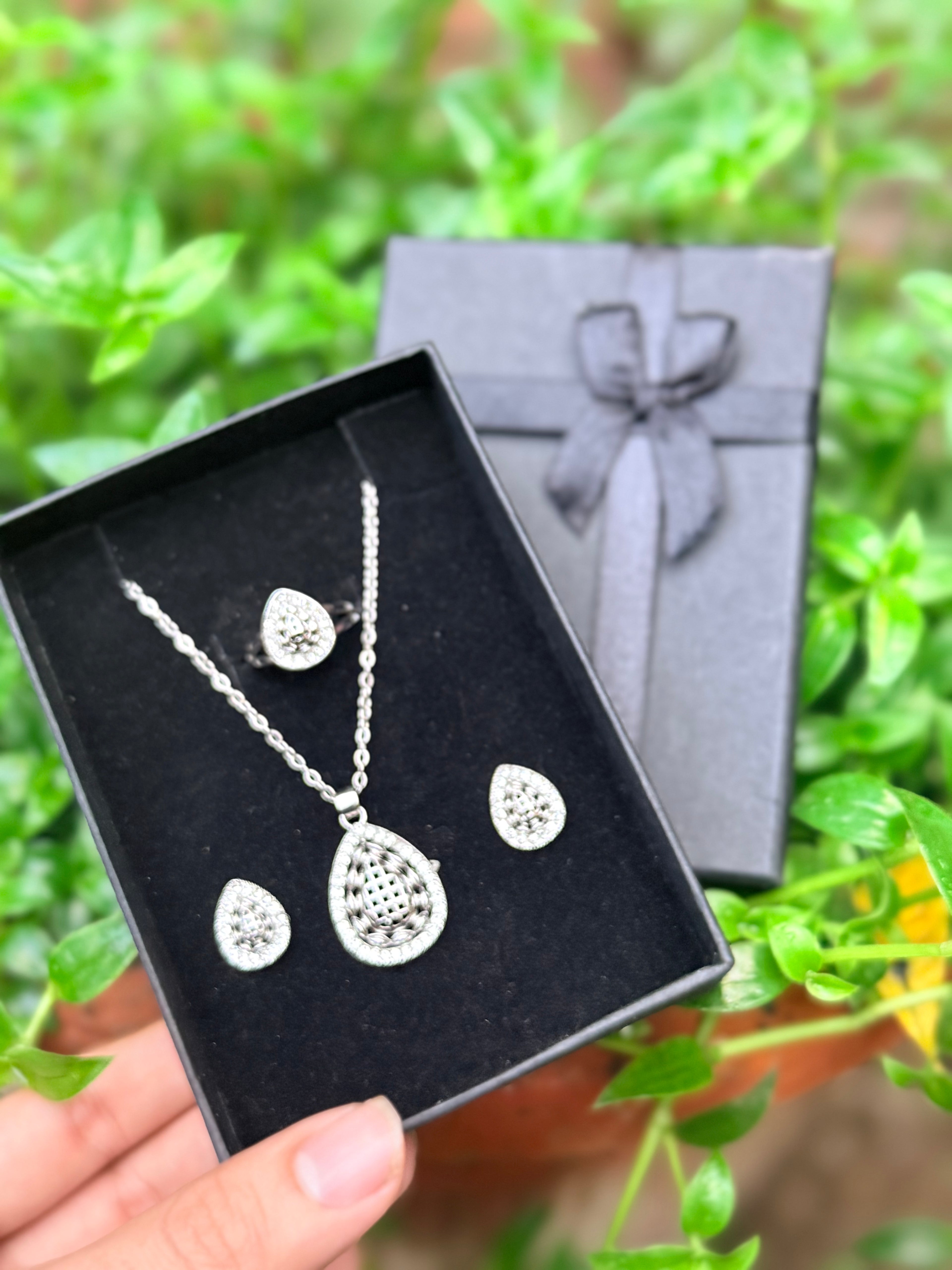 BoldCharm Teardrop Elegance Set